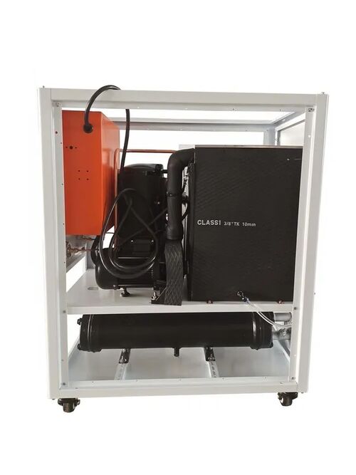 Latest company news about Managing Continuous Cooling Challenges in High Ambient Temperatures: Water-Cooled Industrial Chillers in Middle East Man